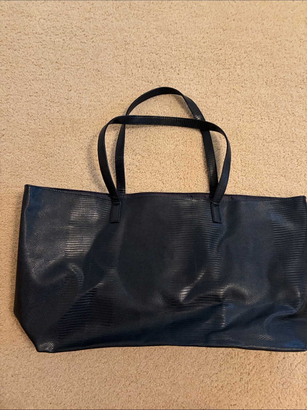 Sleek Black Women's Tote Bag - Classic Everyday Carry